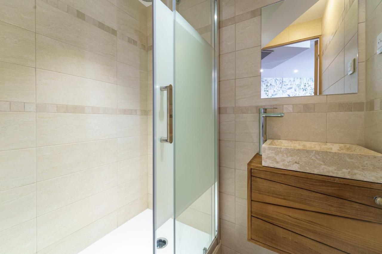 Parisian Flat With Eiffel Tower View Apartment ภายนอก รูปภาพ